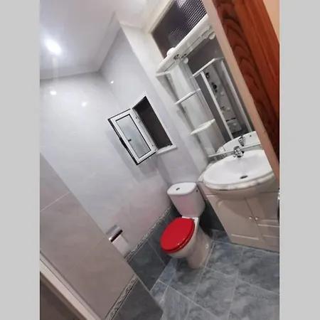 Piso En Puerto Deportivo. 5 Min Playas. Peatonal. Apartamento